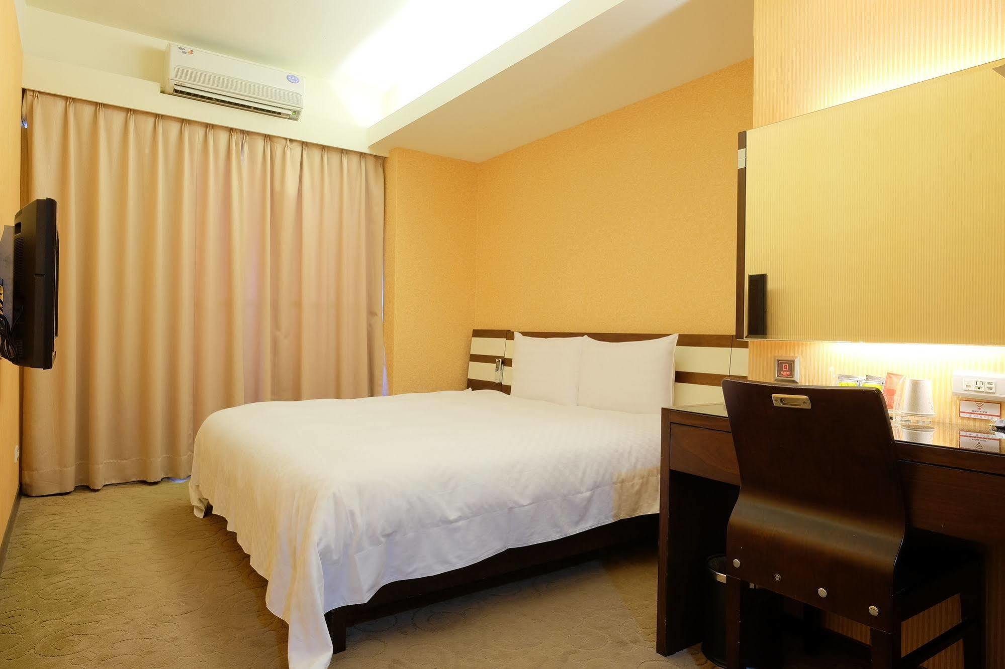 Talmud Hotel Gongyuan Taichung Extérieur photo