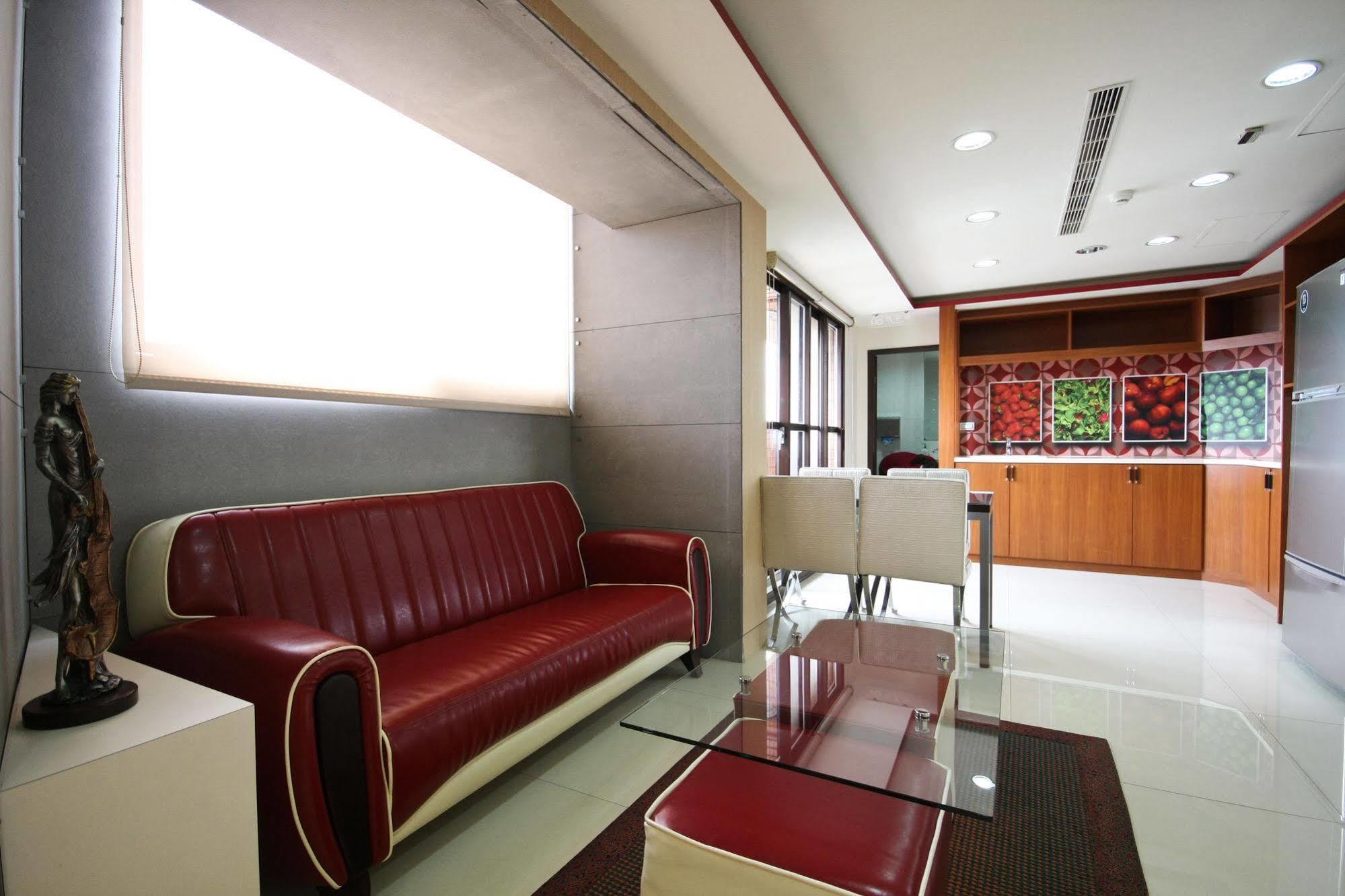 Talmud Hotel Gongyuan Taichung Extérieur photo